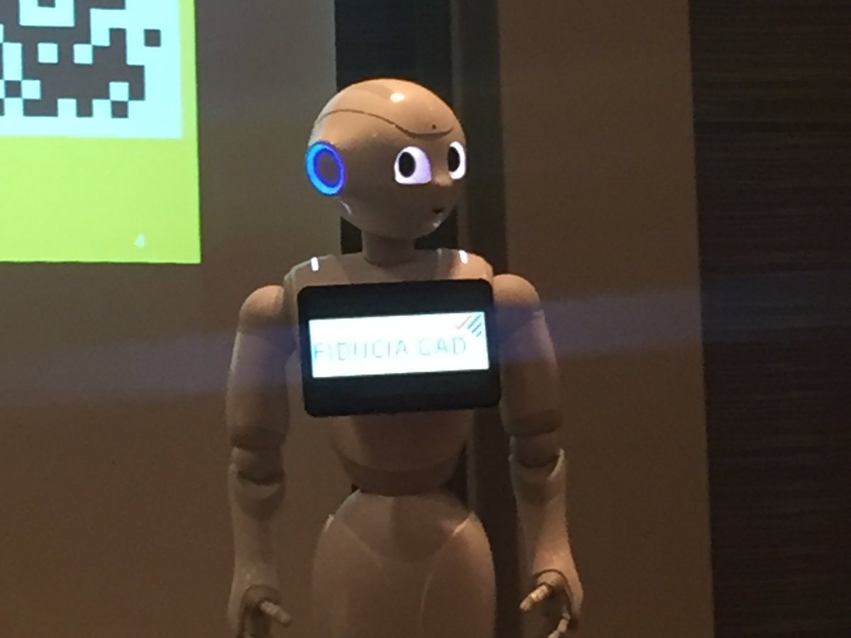 ElmarBorgmeier's tweet photo. Die Roboter kommen !? VRida auf der #JBFOne17 https://t.co/81h0uhDUhL