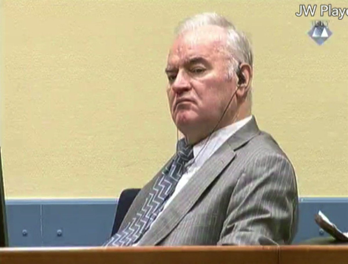 Tribunal convicts Bosnian Serb military chief Ratko Mladic of genocide  bit.ly/2A43idc https://t.co/wR0URHJDeC