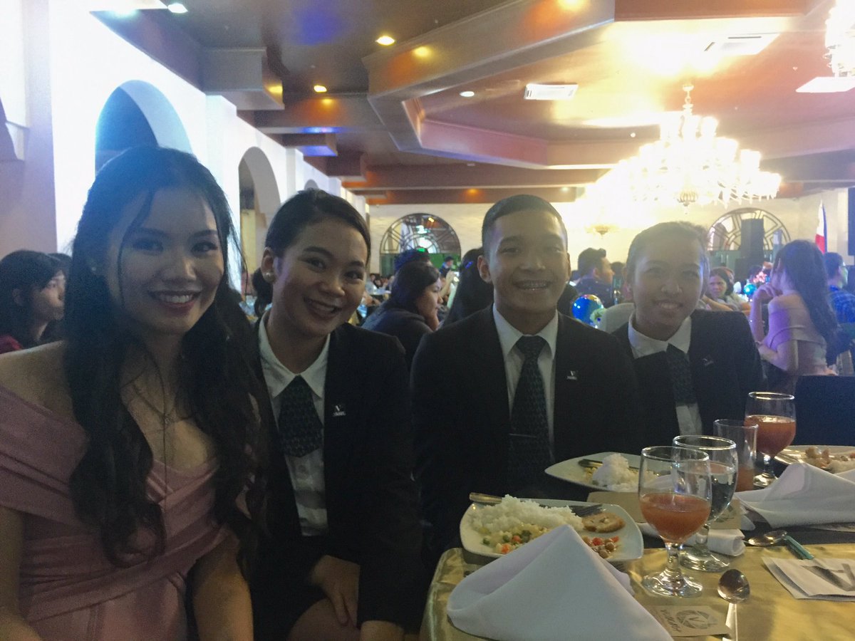 officialv1p's tweet photo. DLS-CSB representatives at #VODCAST2017
#HospitalityInsider2017xVodcast2017 #LightsCameraVodcast @3T4VieraProd https://t.co/G1EXhShxq2