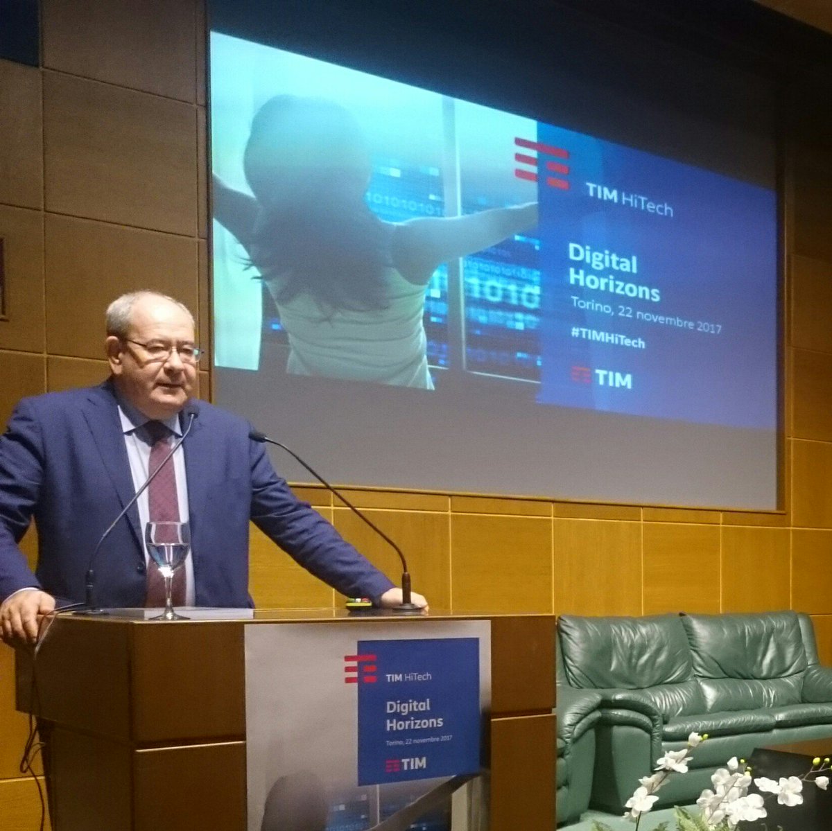 GoriffaZ's tweet photo. Antonello Giacomelli, Ministero Sviluppo Economico e delega Comunicazione, interviene al #TIMHiTech sui Digital Horizons: la rete come collante e motore per il paese e le sue realtà locali per creare servizi e non solo farsi attraversare dai mercati globali https://t.co/c1d7afs4Nd