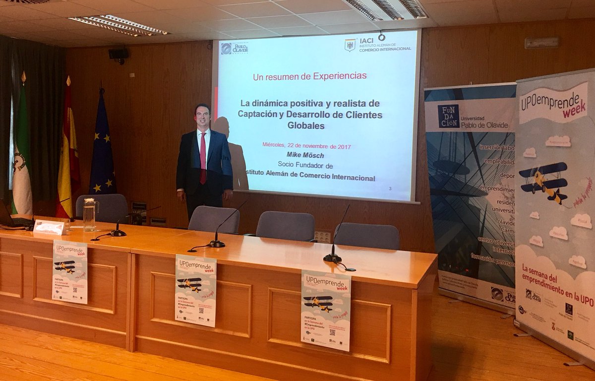 e_iaci's tweet photo. Ponencia de @MoschMike #emprendimiento en la @pablodeolavide #upoemprendeweek @e_iaci @MujeresSBSF https://t.co/f0T4AkfS1G