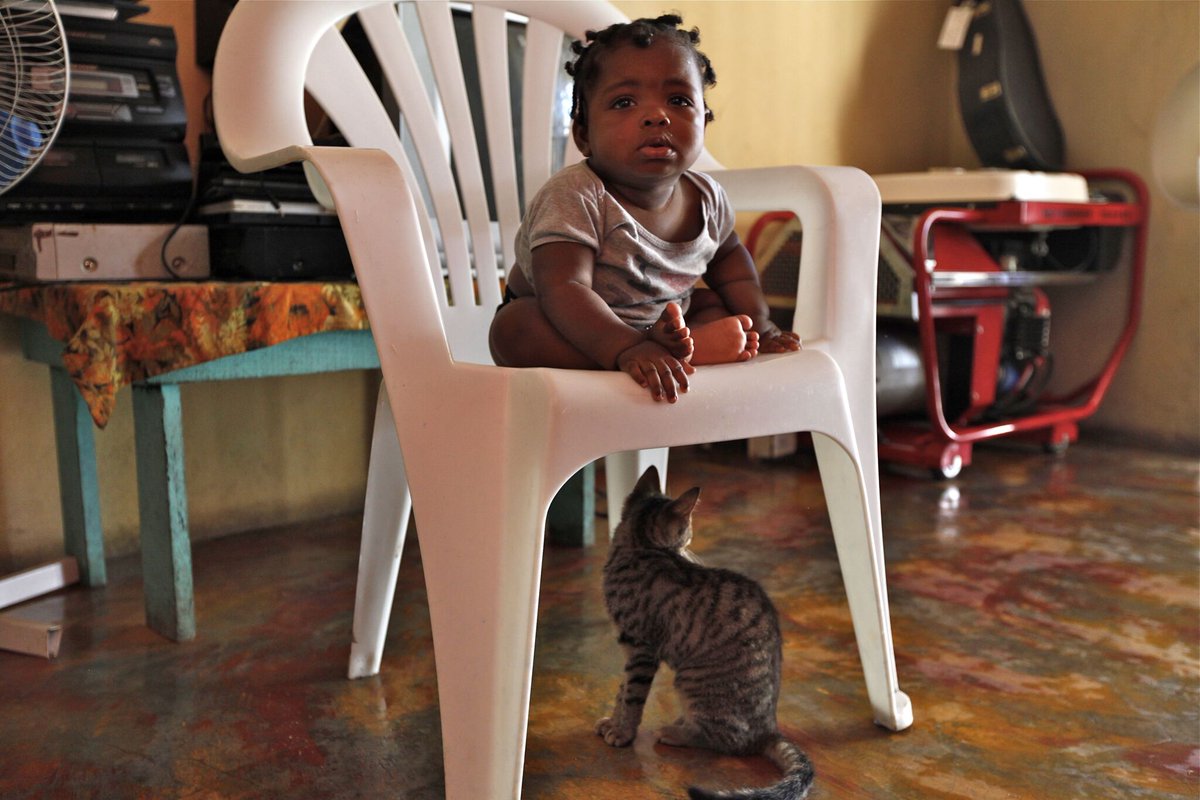 jeroenswolfs's tweet photo. Throwback: A baby in Haïti at the family that I was filming during my time with them working for the Haïtian Red Cross. Sometimes I took time off from Streets of the World to try and help a bit. #sotw_ams #plat4p #jeroenstravels #195countries #travel #photography https://t.co/u3zzRczbOa
