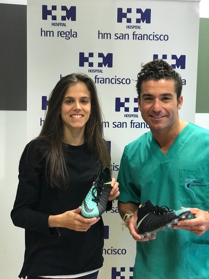HMHOSPITALES's tweet photo. La jugadora leonesa de fútbol Yolanda Chamorro, que milita en el Real Oviedo Fútbol Club, ha acudido a la consulta del podólogo de HM San Francisco, David Muñoz González. #HMSanFrancisco #León https://t.co/kQAWRaDbTP