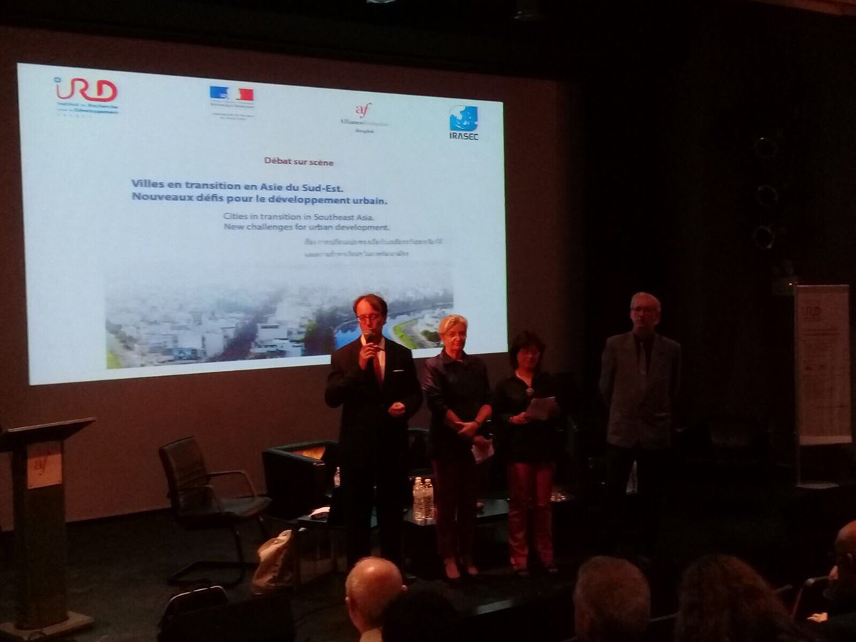 JBerger_DRN's tweet photo. Débat sur scène”  #IRD's roundtable on #urbandevelopment in #southeastasia in partnership with @irasecbangkok @AFBKK @FRenThailande starts now, with an opening speech from French Ambassador @G_Garachon. @ird_fr https://t.co/ITpPfxh2Yr
