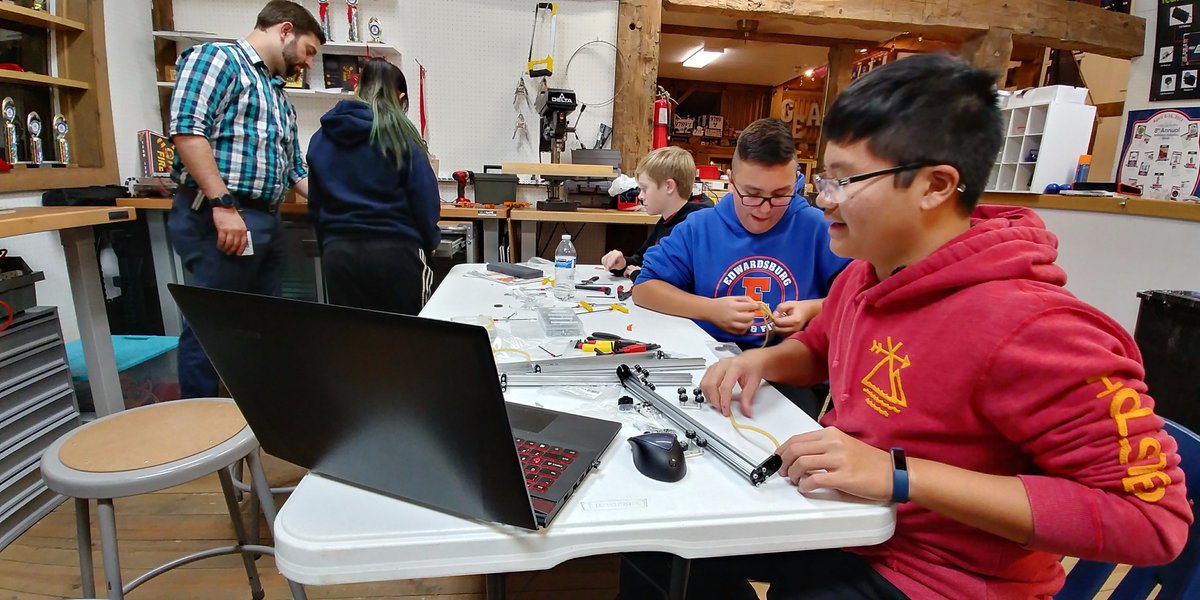 thefirewires's tweet photo. Got our Cascading X-Rail last night. Looks like it is going to be great for what we are planning. Now we just need a motor to power our contraption... oh wait... TORQUENADO! #TETRIXrobotics #omgrobots #servocity https://t.co/cdD6AwMF49