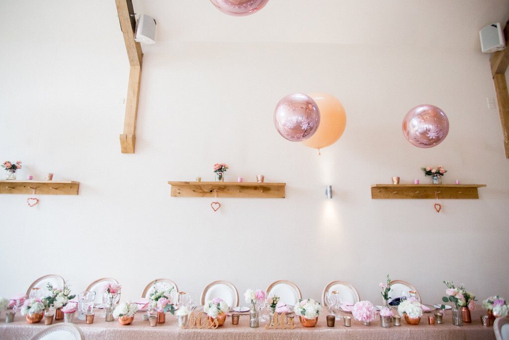 MillbridgeCourt's tweet photo. - Top Table -

Summer Top Table gorgeousness by @designedbyblush for J+T’s Wedding Day.

📸 by Philippa Sian.

Xx https://t.co/J5BMTVaveo