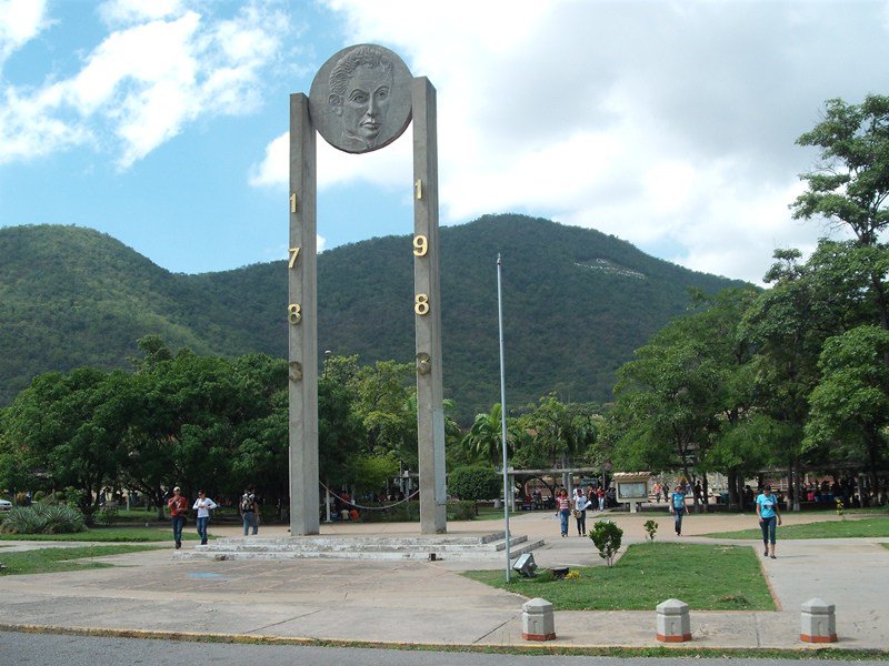 Dmetropolitano's tweet photo. #NotiLocales| Crisis afectó actos de celebración udista #Anzoátegui https://t.co/zuFb4a2E7f https://t.co/6T7ly6EJCb