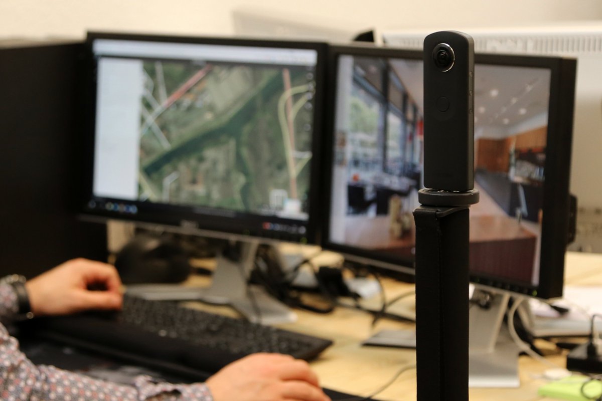 RegioLabs's tweet photo. Merci à Luc Dufrène du collectif Bout d'Essais @LaFlashmobile pour sa belle vignette! #360degreeimagery #virtualvisits #cartography #GIS #bliida @TCRMBLIDA https://t.co/JfpVeAhRsE https://t.co/DgfPtkf0sX