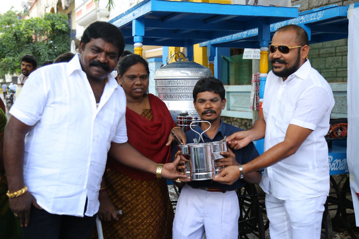 SouthDreamz's tweet image. #InaindhakaigalTrust Welfare Activities #PublicStar #DuraiSudhakar #ImmanAnnachi