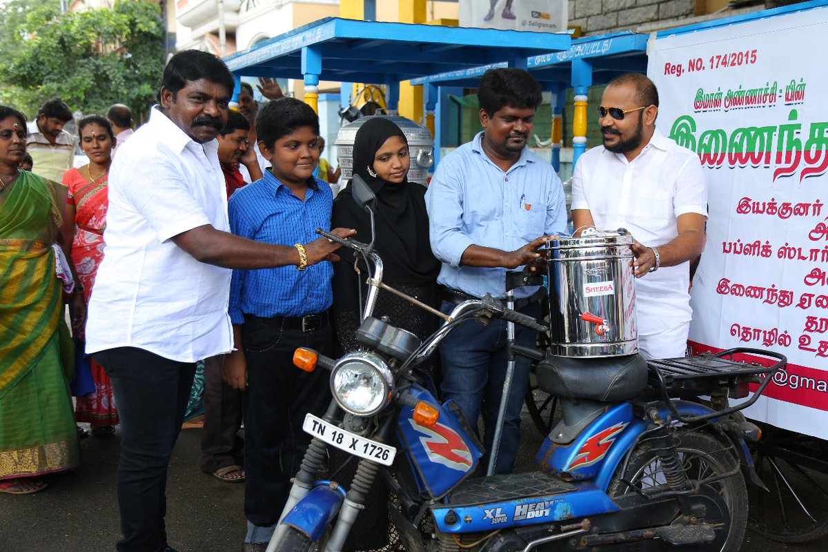 SouthDreamz's tweet image. #InaindhakaigalTrust Welfare Activities #PublicStar #DuraiSudhakar #ImmanAnnachi