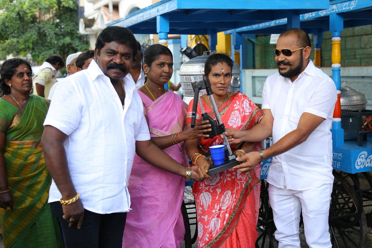 SouthDreamz's tweet image. #InaindhakaigalTrust Welfare Activities #PublicStar #DuraiSudhakar #ImmanAnnachi