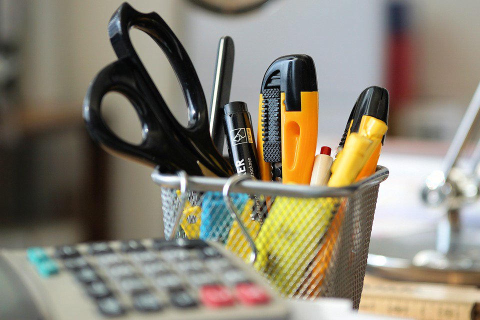 PenguinOffSupp's tweet photo. Are you a neat freak or office hoarder? Here's 10 tips to keep your desk clean, organised and productive >>> https://t.co/7bmOSP2ehS #office #organisation #officeclutter #deskclutter #productivity #worcestershirehour https://t.co/iwsw2mmYuz