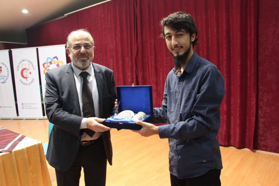 gsb_eak's tweet photo. "Necip Fazıl Kısakürek Günleri Bir Gençlik" projesi kapsamında ''O ve Ben'' isimli eserin tahlili yapıldı. #Gençlerİçin https://t.co/bdVlPMOnWu