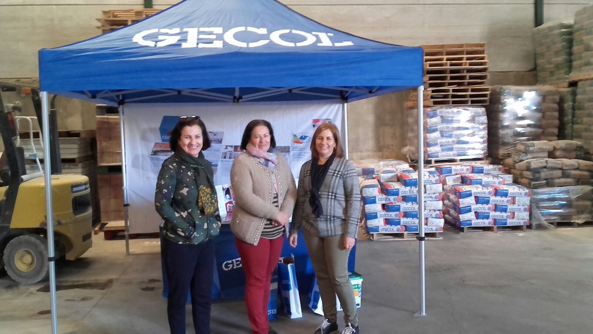 GECOLoficial's tweet photo. Hoy @valderramaGECOL en las instalaciones de Polvero Currito en Albaida (Sevilla) con Rosario, Mari Paz y María del Carmen Rodríguez Gelo y con su Gerente Francisco Rodríguez Gelo #GECOLequipo #SiempreCerca #PVAgecol https://t.co/0uL3VTPtk4
