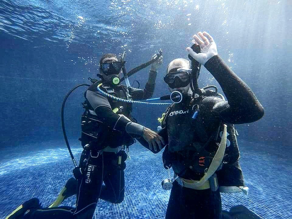 dos_tiburones's tweet photo. Getting their #idc #skillscircuit #groove on.@IdcFabio  #padi #diveinternship #gopro #bigcornisland #caribbean #adventuretravel #scubadive https://t.co/b1NENYGqSr