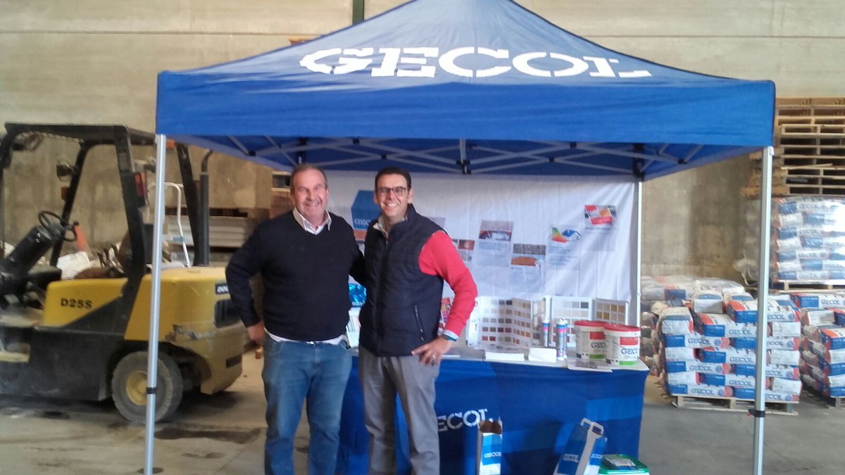 GECOLoficial's tweet photo. Hoy @valderramaGECOL en las instalaciones de Polvero Currito en Albaida (Sevilla) con Rosario, Mari Paz y María del Carmen Rodríguez Gelo y con su Gerente Francisco Rodríguez Gelo #GECOLequipo #SiempreCerca #PVAgecol https://t.co/0uL3VTPtk4