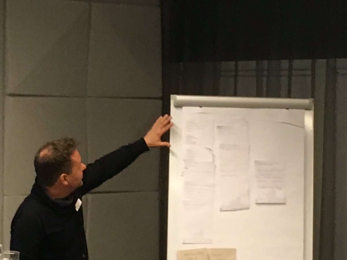 1Mats's tweet photo. Pierre Åkerblom samlar in lärares beskrivningar av vad elever lär sig och utvecklar när de programmerar i teknik. Skolverkets  #progkonf. https://t.co/zr9iATcfRR