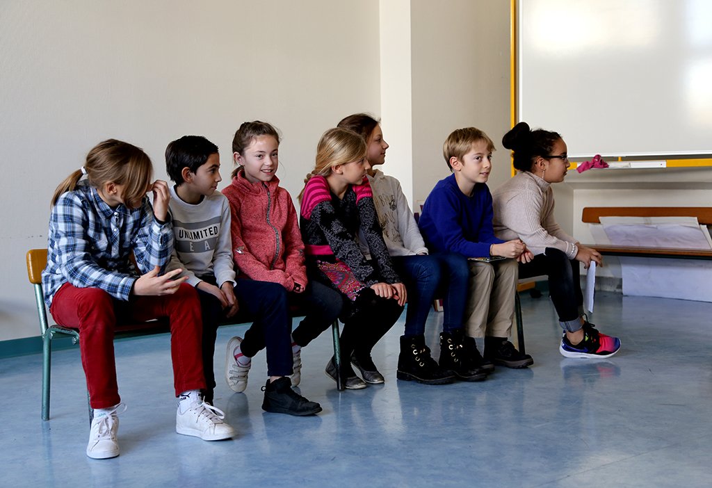 OperaDijon's tweet photo. Ultime répétition pour la classe de CM1/CM2 de l'école Mansart de @dijon, dont le défi est de raconter en 3 min l'histoire de Casse-Noisette dans une vidéo qu'ils tourneront ce vendredi avec le médiateur culturel de l'@OperaDijon #générale #actionculturelle #opera #dijon https://t.co/bOwEsBirQR