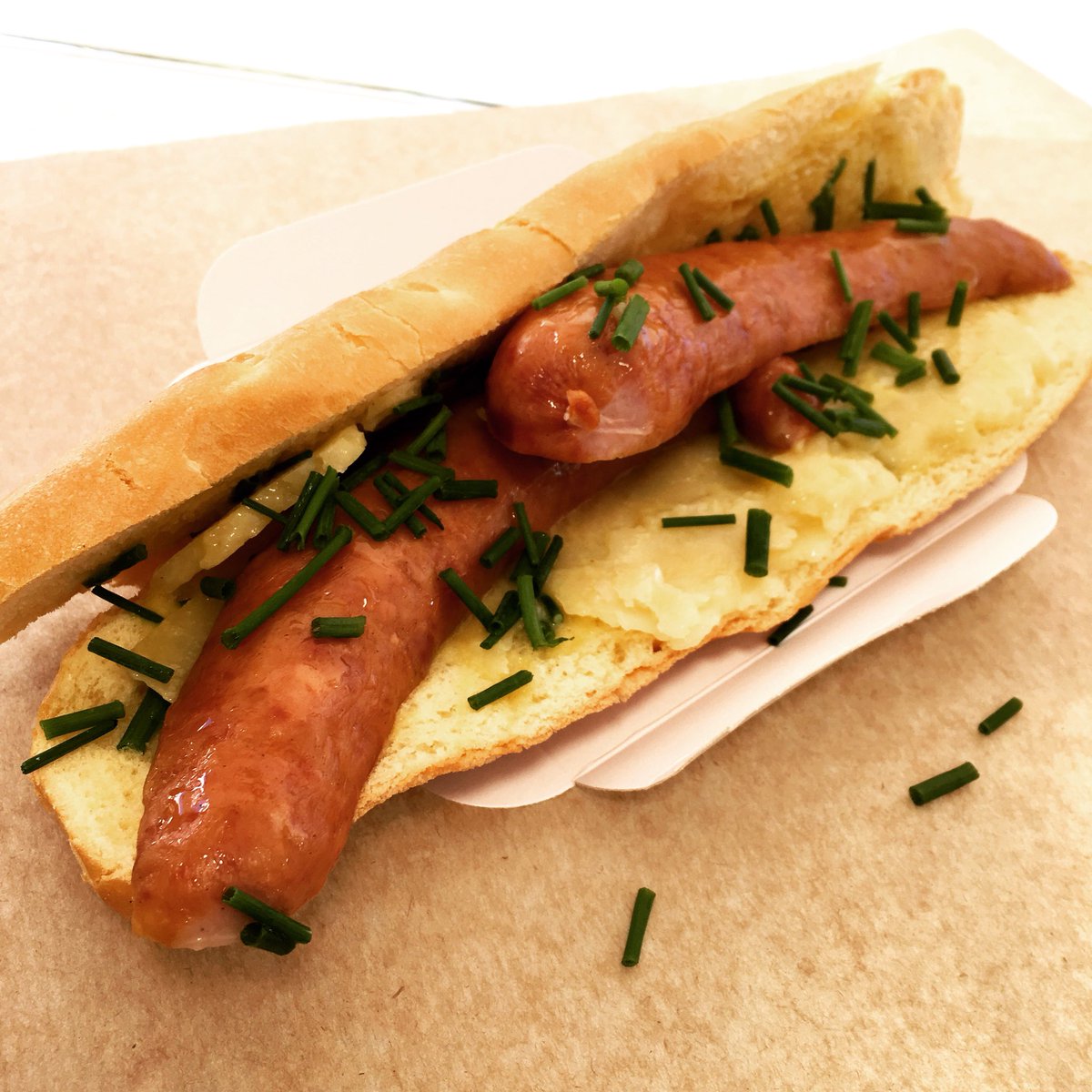 ElephantRoulant's tweet photo. #sandwich #toasté #hot-dog #ConeyIsland avec de la #baguette viennoise #moelleuse #fondante #saucisse fumée façon #Montbeliard #Cantal Entre-Deux #ciboulette #sauce #moutarde #miel toute #douce 👍😋🇺🇸
#faitmaison #food #foodtruck #thanksgiving https://t.co/jJP8xax1V7