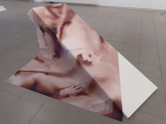 the_woa_mind's tweet photo. [#Foire] @VariationParis les artistes s'emparent du numérique et questionnent notre rapport aux nouvelles technologies. 
A noter: l'#expo "L'origine du monde (numérique)" qui retrace 3 temps forts de l'apparition de l'#artnumérique dans les années 60. Jusqu'au 25.11.17 https://t.co/OcEKHmabLT