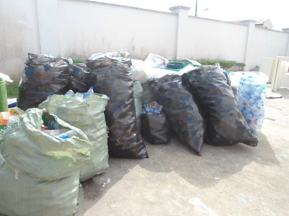 Recycle_NG's tweet photo. Before and after sorting.
We still have a long way to go in making recycling embraced by all in Nigeria.
You can contribute your own quota to the movement by recycling with us at https://t.co/cYZ9WoCQp5 
#Ecosolutions #EcoFriendly #RecycleToday #Recycler #IntegratedRecyc https://t.co/2lg9ueFGP5