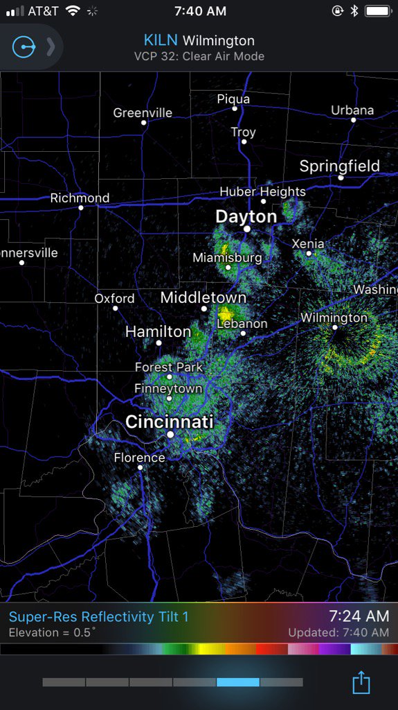 TurfSpartanLord's tweet photo. I love waking up to #BirdClutter on the radar during spring and fall. #FlockOf #LooksLikeRain #ItsNot https://t.co/drfAFFkdsL