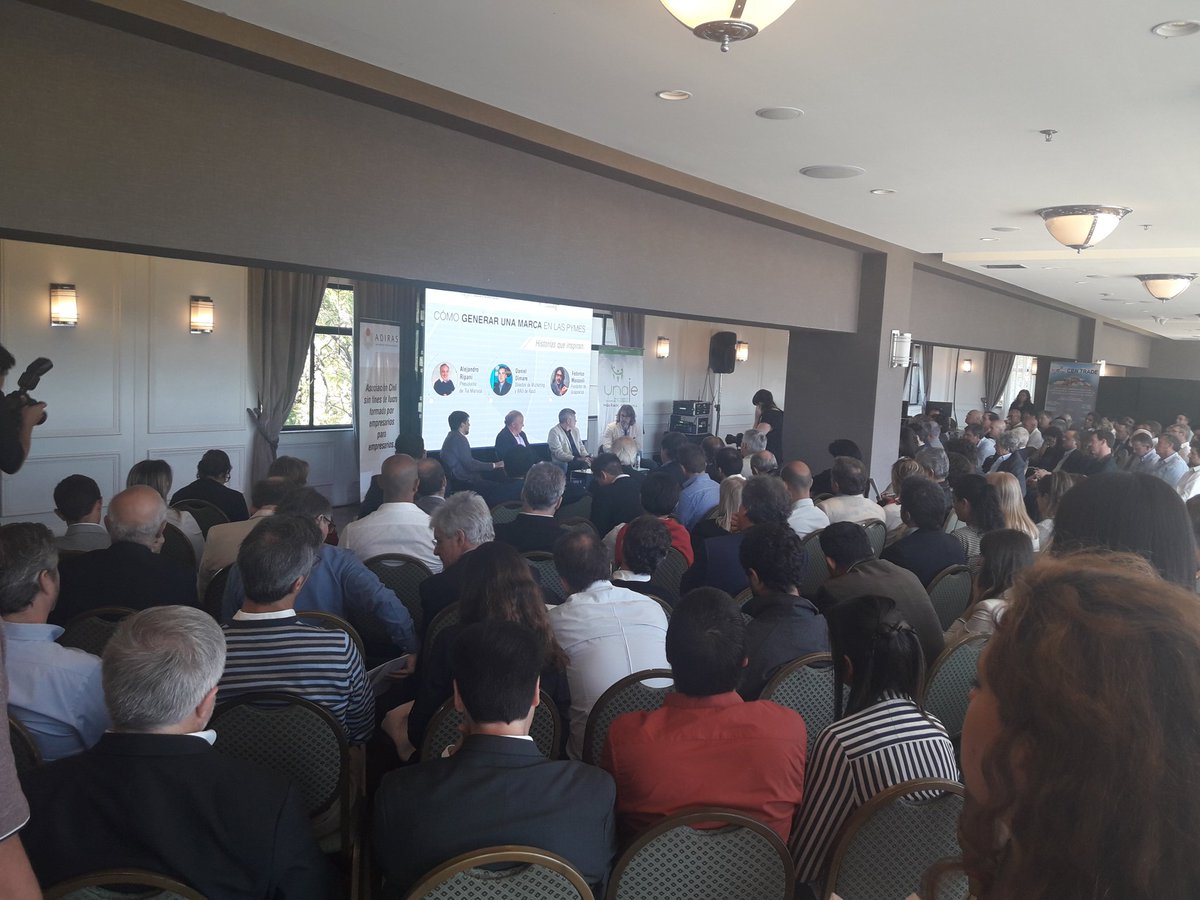 ponciomartin's tweet photo. [Ahora] Federico Manzuoli: Armamos el equipo de @Guapaletas con gente que supiese las cosas que nosotros no sabiamos y necesitábamos saber. @UNAJE  #adiras  #Transformacion #sustentabilidad #pyme https://t.co/P2UfL9vOsx