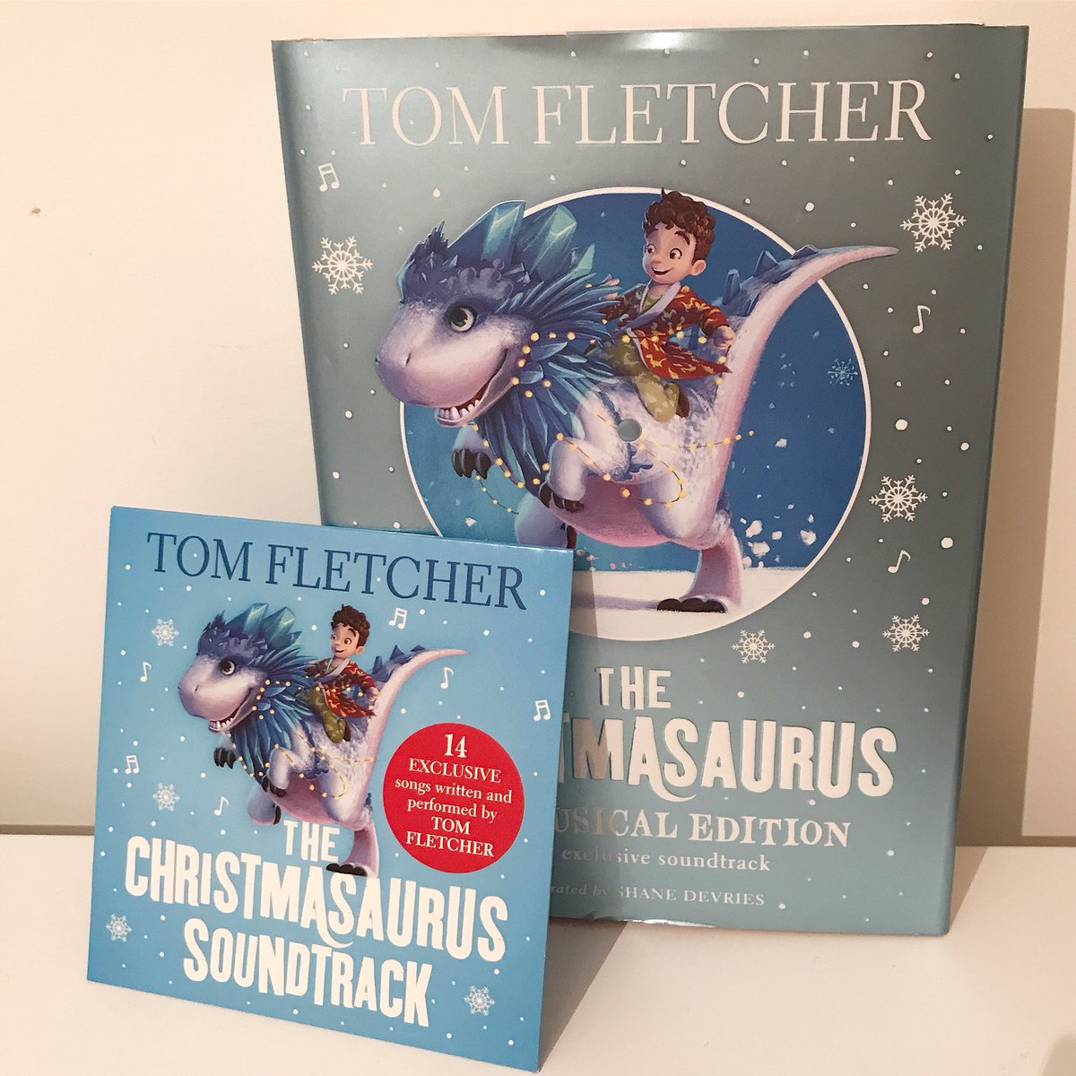 ohdear_mummy's tweet photo. Talking of which... we’re loving our current family read: @TomFletcher’s #christmasaurus. Catchy songs &amp; wonderfully written 10/10 #BookClub https://t.co/J2ui1XelkB