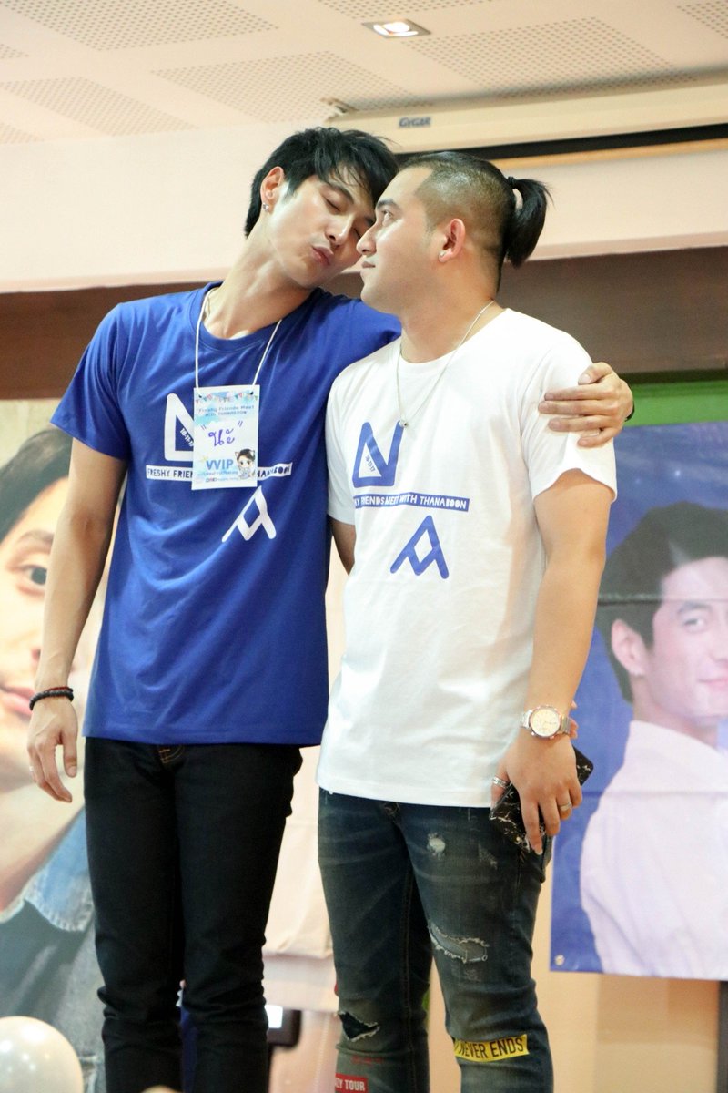 Suzuka91_'s tweet photo. จะรักกันอะไรปานนั้นนนน ~
#ตามันจะร้อนแปลกๆ 😂😂
#นะเจน #NaFirstMeeting
@oicsaru @JaneJanewit
(ThxPic😊) https://t.co/o1utExvckb