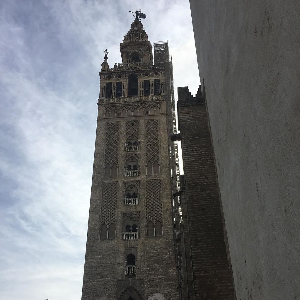 Erasmus_Craven's tweet photo. De viaje con los peques para celebrar el cumple con la mamá #Sevilla #Esterfest https://t.co/FbTqEdQmbJ https://t.co/B6NFPQxVpj
