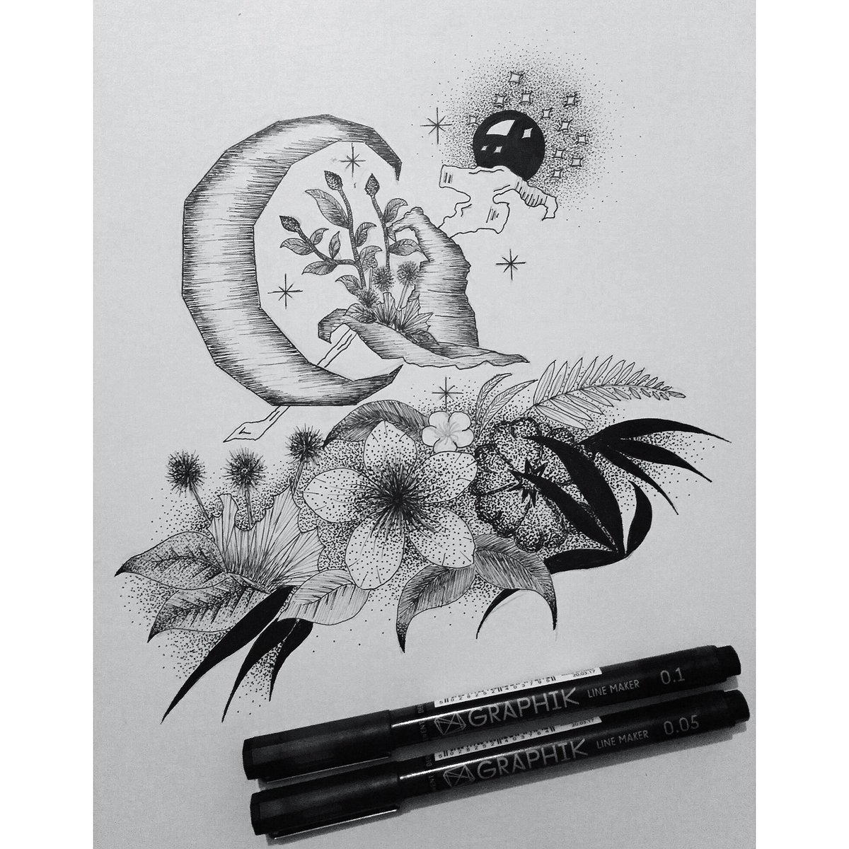 kelleeblc's tweet photo. Witchcraft 🌙 #drawing #draw #linework #dotwork #artist #art #tattoo #tattoos #artsy #blackandwhite #ink #pen #flowers #flower #alternative #gothic https://t.co/CgESroGDpE