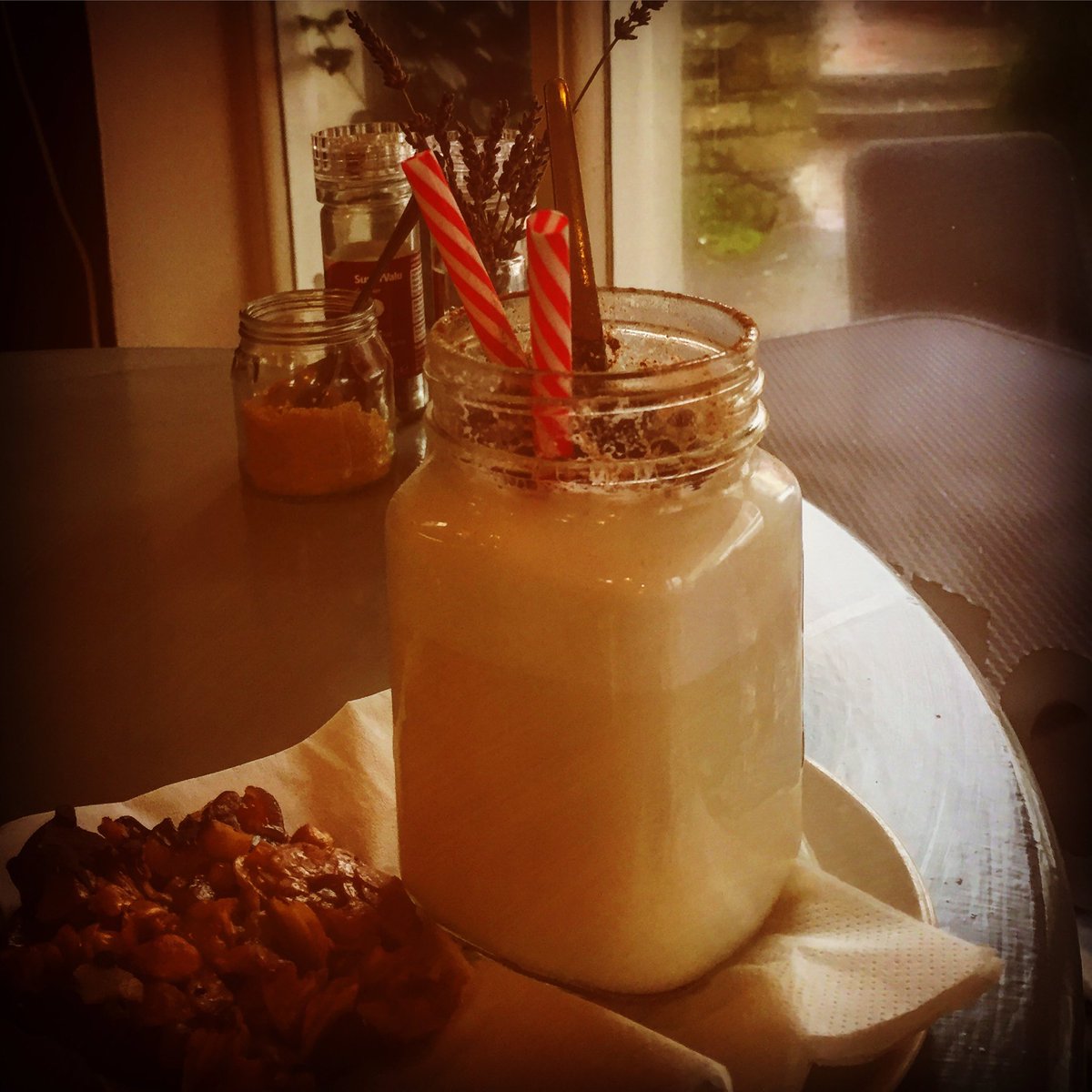 KinsaleShop's tweet photo. @Martyfishy1 @BlacksBrewery @wasachef @thehappypear Happy Wednesday...Straight for the sugar hit here...#whitehotchocolate #marshmallows #florentine #comfortfood https://t.co/sgNxrSstbA