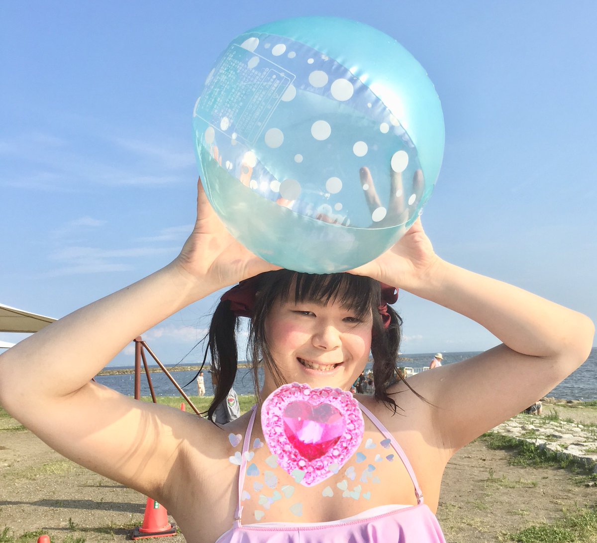 Momo_Diancie's tweet photo. 本日ゎ『いいツインテールの日』というワケで、便乗ですの♪🍑✨🎀(*^▽^*)🎀 #11月22日 #いいツインテールの日 #ツインテール #ツインテ #TRP2017 #へそ出し #ビキニ #ニンフィア #アンナミラーズ #アイドル #ひめもも #姫野桃♀ https://t.co/ZZQ1b2ucwB