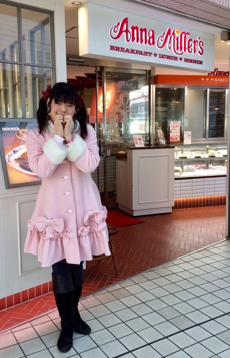 Momo_Diancie's tweet photo. 本日ゎ『いいツインテールの日』というワケで、便乗ですの♪🍑✨🎀(*^▽^*)🎀 #11月22日 #いいツインテールの日 #ツインテール #ツインテ #TRP2017 #へそ出し #ビキニ #ニンフィア #アンナミラーズ #アイドル #ひめもも #姫野桃♀ https://t.co/ZZQ1b2ucwB