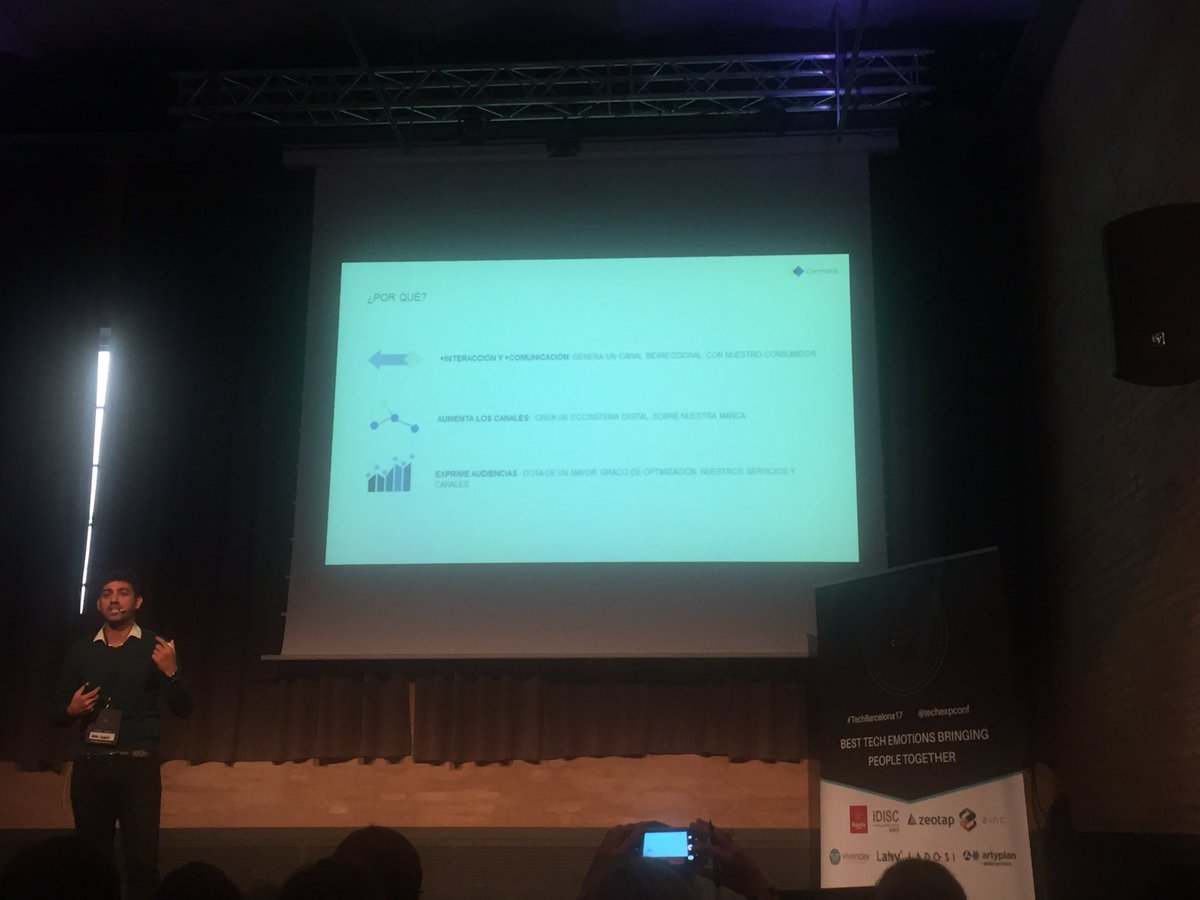 ¿¡Las máquina hablan!? 🤖📱Los #Chatbot nos permitirán automatizar procesos poniendo al consumidor en el centro #ÁlvaroGonzález <a href="/hellocommons/">Commons.fm</a> #TechBarcelona17 #CustomerExperience