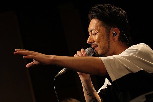 ショウ 今日はtwiceじゃない歌手を紹介させてください 僕の名前山猿は歌手である 山猿 からパクりました 山猿 は歌詞 がいい 山猿 は音がいい 山猿 は声がいい 山猿 はライブ姿がかっこいい とにかか良すぎるので是非調べてみて