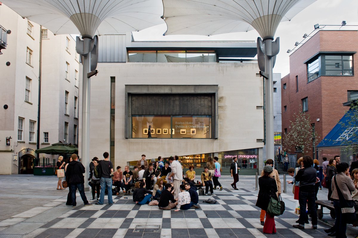 Here's a round-up of all the tours taking place on Sunday of #DGW2017. 
2pm: Trinity Area. Meet: <a href="/DHG_Dublin/">The Douglas Hyde</a>; 2pm: Temple Bar Area. Meet: <a href="/projectarts/">Project Arts Centre</a>; 3.15pm: St Stephens Green Area. Meet: <a href="/doorwaygallery/">The Doorway Gallery</a>.
#DublinGalleries