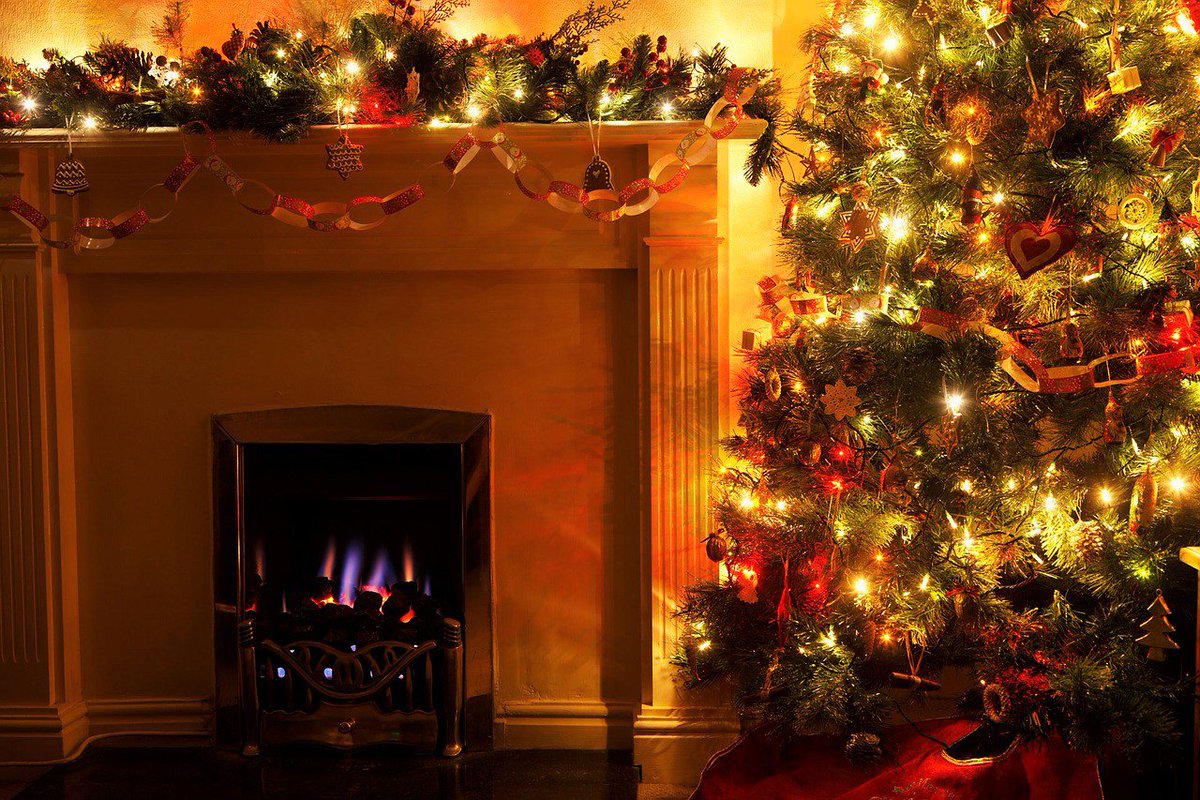 HallsPropLaw's tweet photo. Pick the right #propertyconveyancer and that #xmastree will be going up in your new home https://t.co/xUukJtoaoy https://t.co/sTD46elQWJ