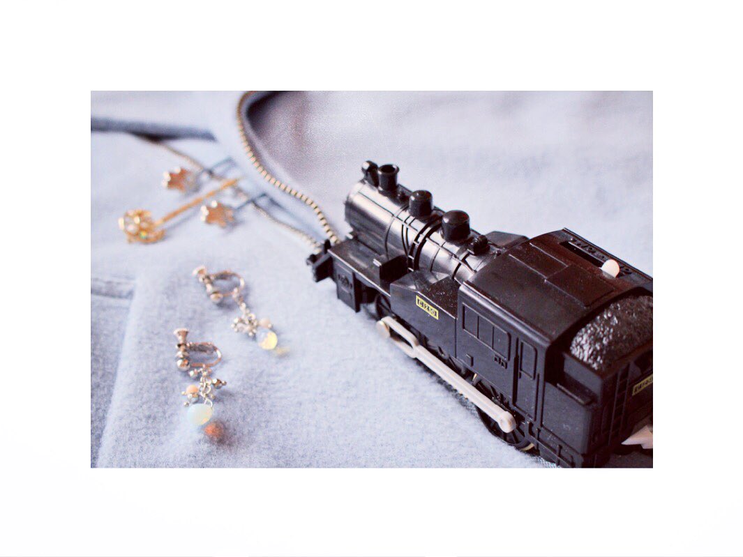 yn_camera's tweet photo. #銀河鉄道の夜 みたいな.
女の子×鉄道×アクセサリー.
ワタシの構成要素.
#spinns #3coins #pariskis #蒸気機関車 #プラレール https://t.co/WLvp1NRSHr