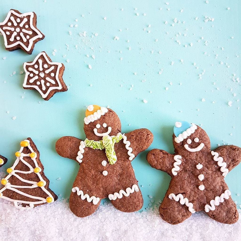 filosofiadsabor's tweet photo. Hombrecitos de Jengibre juegan en la nieve ❄☃⭐
.
¡Qué tengan un lindo día!
.
#gingerbreadman #cookies #galletas #navidad #galletitas #navidad2017 #gingerbreadmen #gingy #hombrecitosjengibre #cookiesart #instafoodie #cookiegram #f52gram #chefsofinstag… https://t.co/ympSaC5hmz https://t.co/uCxw015naw