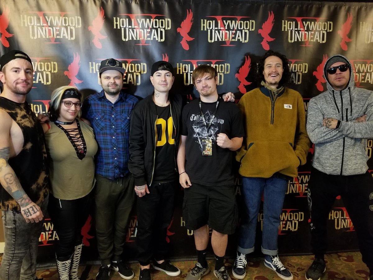Revolver_Reiman's tweet photo. Got to meet my favorite band @hollywoodundead last night. Was my fourth time seeing them. And was definitely the best concert I've ever been too. Sherman Theater in East Stroudsburg was just one big party. Can't wait to see them again
#HUcrew https://t.co/hhXJHyYbzO