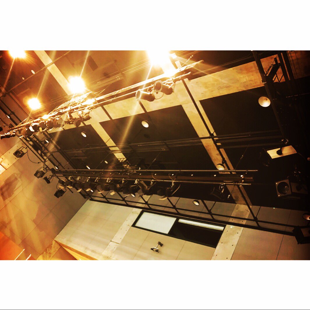 yn_camera's tweet photo. 緊張も不安も.音楽とヒカリの中に閉じ込めて.最後にはどうしようもなく溢れてしまう場所.
#軽音 #ライブ #照明 https://t.co/8ixrVwkmfF
