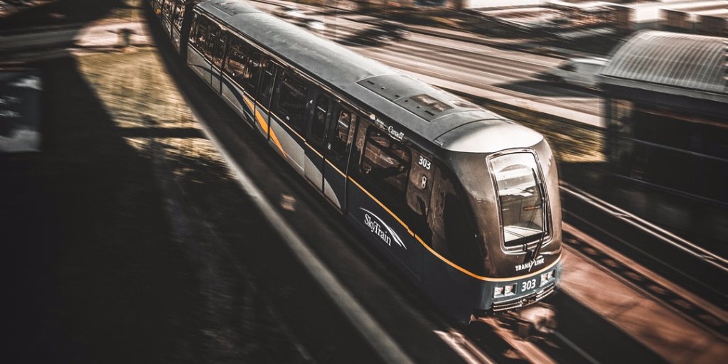 WattAdvice's tweet photo. Transport : La part du train dans les déplacements baisse ; malgré un déplacement des français en hausse ; paradoxalement. Les causes de cette désaffection sont multiples : covoiturage, prix, adéquation de l'offre à la demande... https://t.co/EF2zXB3pYn