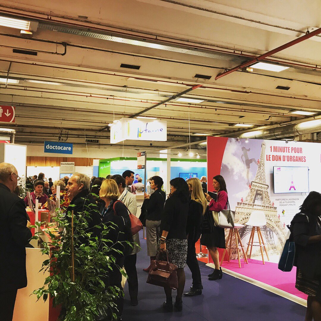 CinquiemdeCouv's tweet photo. C'est parti pour le Salon des Maires ! 🇫🇷 #smcl #SMCL2017 https://t.co/EQJrbENxL5