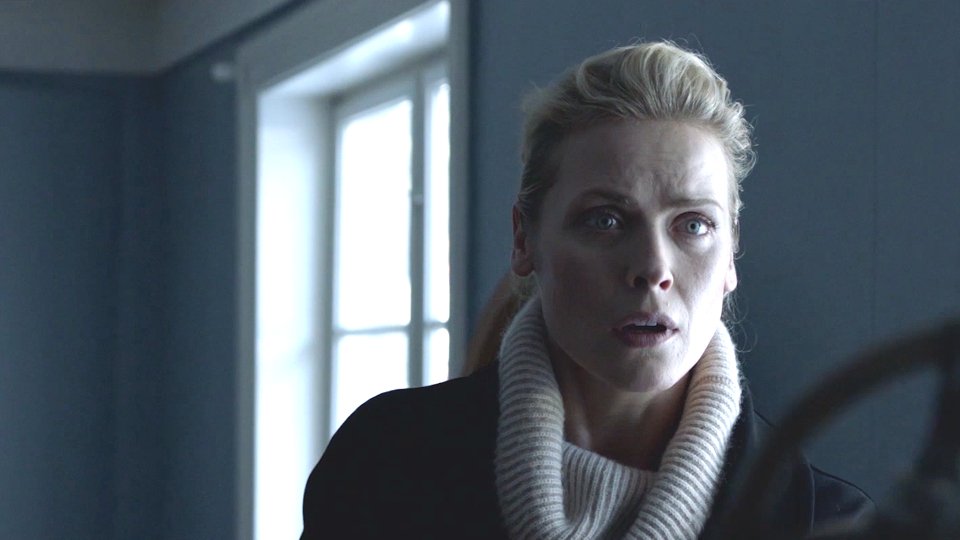 I denne episoden av «En scene» avslører regidebutant Carl Christian Raabe de usynlige lydknepene i skrekkfilmen «Hjemsøkt» og hva han selv synes er skummelt. filterfilmogtv.no/en-scene-noe-a…