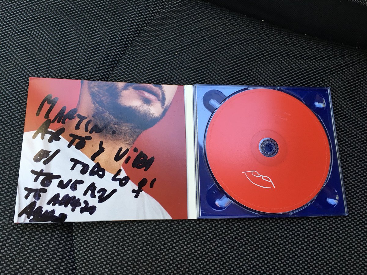 Hoy aranqué el #DíaDeLaMúsica con este tremendo disco (firmado) de @abrilsosaok #CancionesParaQueMeCrea