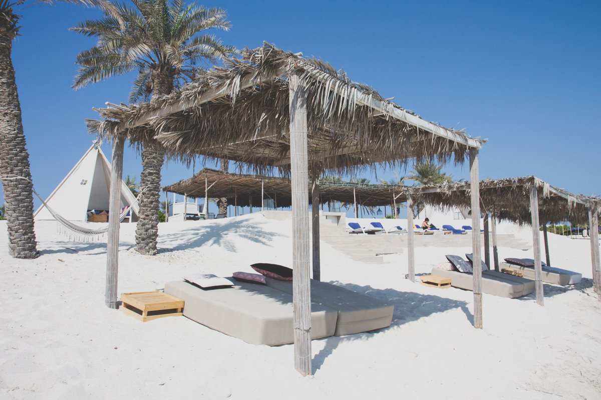 JustTravelous's tweet photo. Wie wäre es mit etwas Sonne zwischendurch? Wir haben Tipps für Abu Dhabi - Die besten Sehenswürdigkeiten und Highlights https://t.co/EP8k1f93oP #novembersummer #sunsafe #Ad https://t.co/oA8eYubSU1