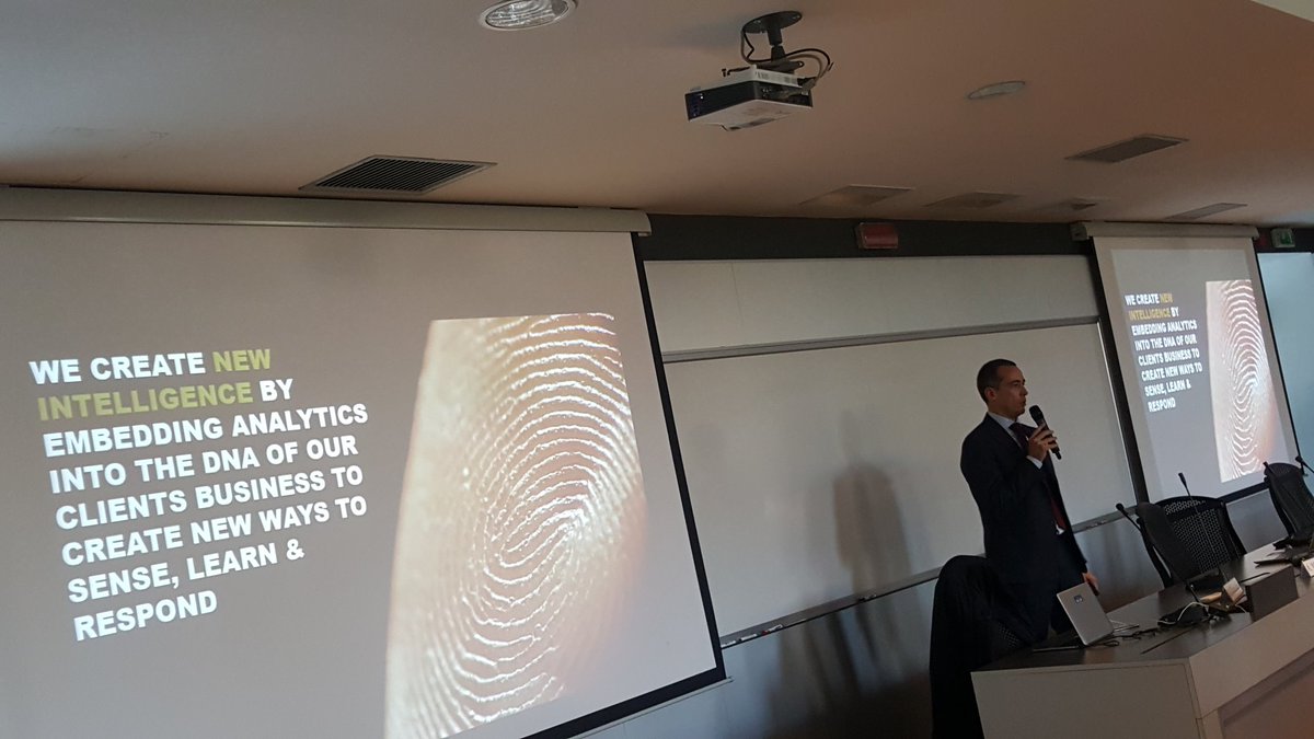Fede_Aguggini's tweet photo. #OBDA17 Talking about #Analytics #AnalyticsDNA and #DataDriven Company @micrescenzi @ISpeakAnalytics https://t.co/gCXk4qkSFP