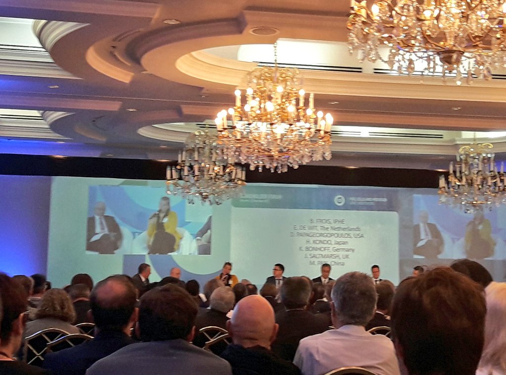 SabrineEU's tweet photo. NL ministery #10_FCHSF: in the #cleanmobility package we will push hard for #zeroemission - both BEV&FCEV complementary @Transport_EU #MobilityEU https://t.co/9xHZfNjtn7