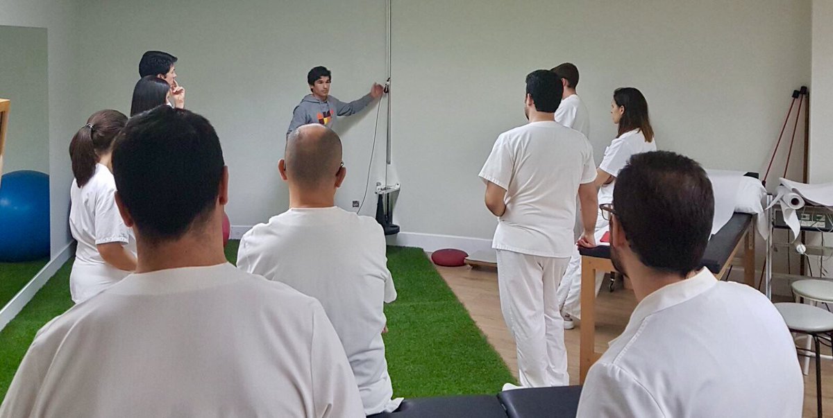 primfisio's tweet photo. El Hospital #Vithas Nuestra Señora de Fátima de Vigo incorpora nuestra polea inercial para trabajo excéntrico #PrimConic. Ayer estuvimos con Ramón Lago de @InercialRSP, formando a los profesionales del Servicio de Fisioterapia del Hospital. Gracias al supervisor Pablo Blanco. https://t.co/5ysbMaVDSk